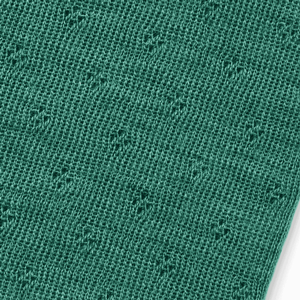 Detailaufnahme Eyelet-Muster des Jalfe Merino Dreiecktuchs in Emerald