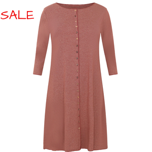 Rotes Knopfkleid mit 3/4 Arm von Jalfe